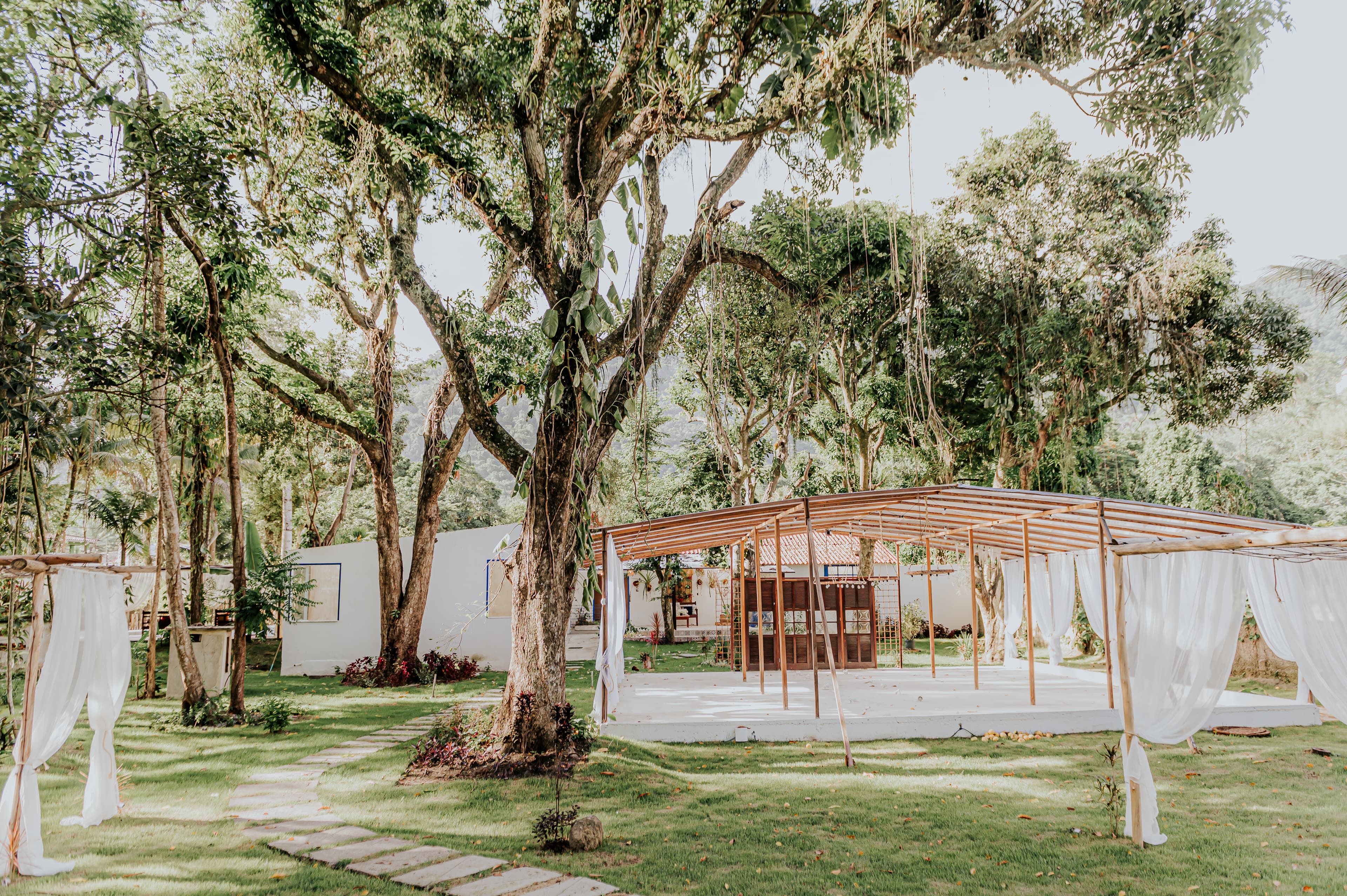 Cerimônia ao ar livre no Espaço Benji